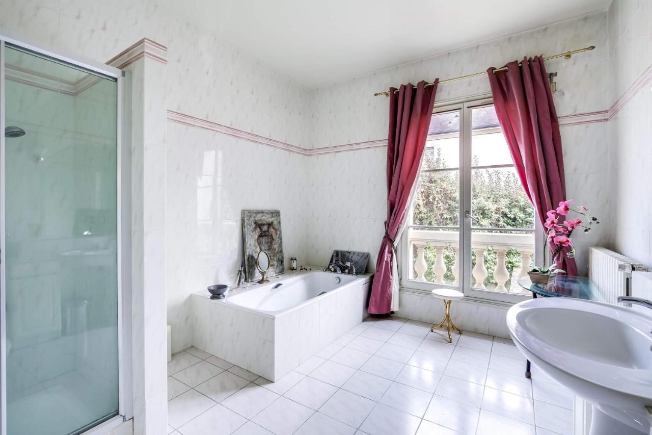 부지발 La Demeure D'Iris B&B 외부 사진