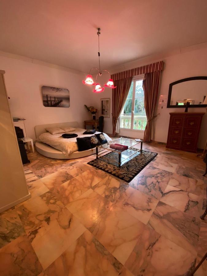 부지발 La Demeure D'Iris B&B 외부 사진