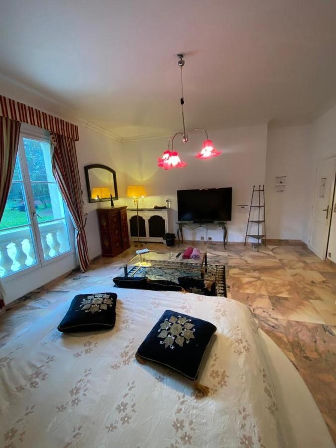 부지발 La Demeure D'Iris B&B 외부 사진