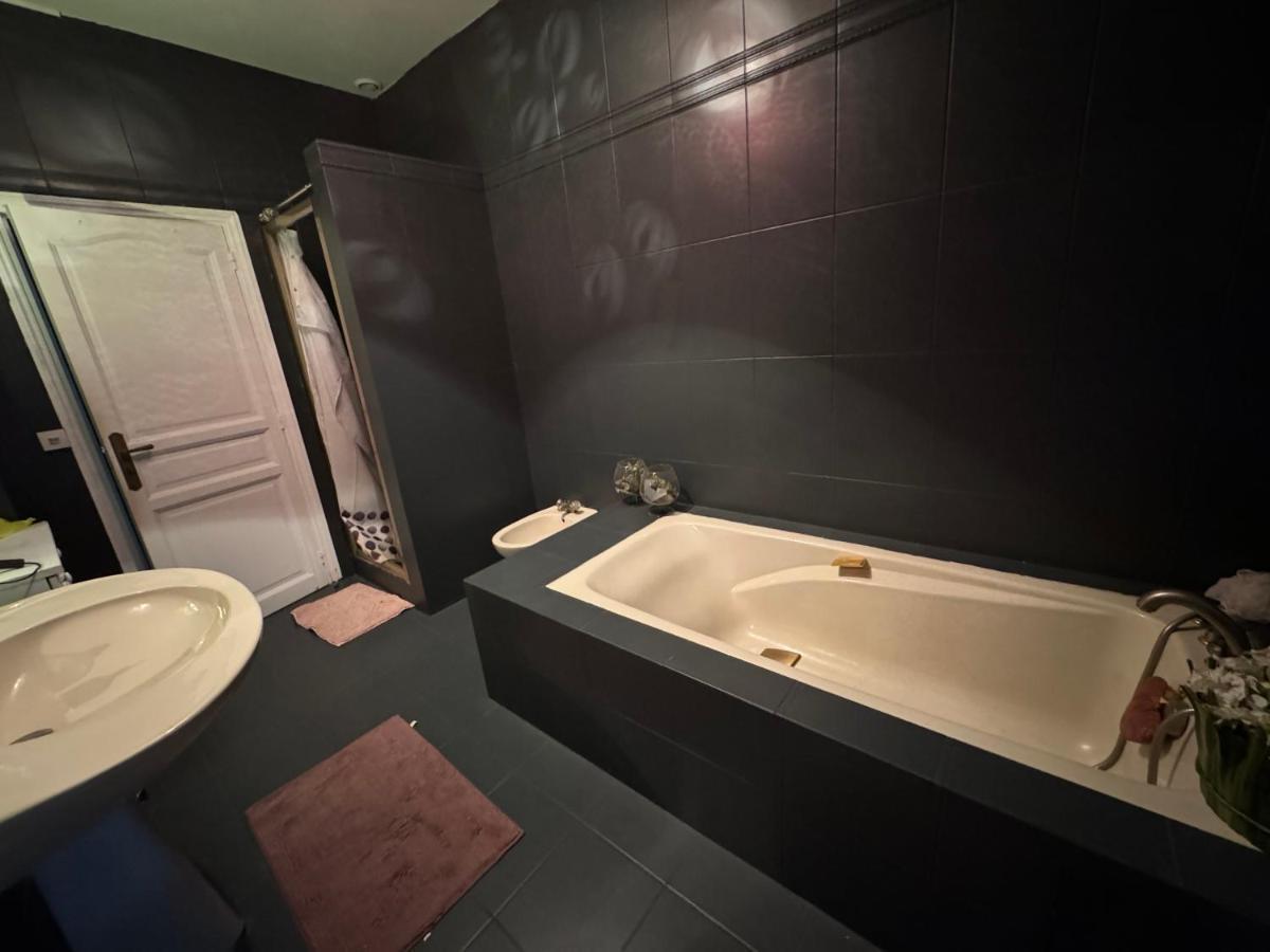 부지발 La Demeure D'Iris B&B 외부 사진
